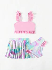 年轻女孩扎染荷叶边装饰两件套比基尼套装和沙滩裙夏季海滩