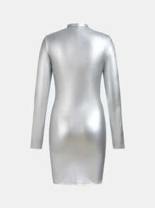 SHEIN 青少女金屬徽章立領彈性人造皮革連衣裙,帶有字母細節 - 銀色 - 查看 2