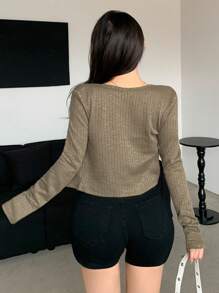 DAZY 女式罗纹吊带背心和纽扣前襟 T 恤两件套，返校服长袖女式上衣 - 軍綠色 - 查看 4