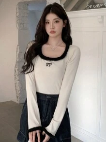 DAZY Của phụ nữ Sang trọng Cạnh Nút hình bướm Thêu Áo thun - Màu be - Xem 3