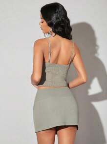 SHEIN BAE Camisole De Soutien-gorge Décorée De Boutons Recouverts De Couleur Unie Pour Femmes