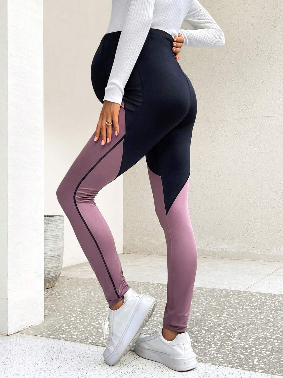 Maternity Adjustable Waist Contrast Phone Pocket Leggings
