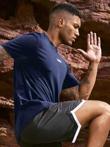 Manfinity Sport Corelite Áo thun thể thao ngắn tay Monogram cho nam - Màu xanh hải quân - Xem 4