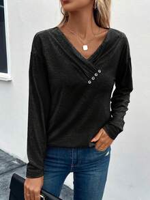 EMERY ROSE 女款 V 領褶皺扣環細節休閒 T 卹 - 黑色 - 查看 4