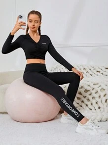 SHEIN 青少年女孩針織字母圖案荷葉邊 T 恤和褲子運動服套裝 - 黑色 - 查看 1