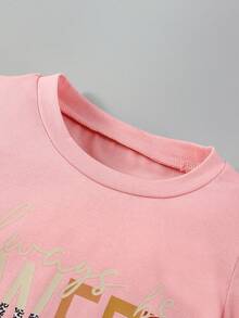 SHEIN 女童休閒可愛豹紋印花粉色長袖t恤和甜美酷炫豹紋拼接刺繡牛仔喇叭褲套裝 - 粉色 - 查看 5