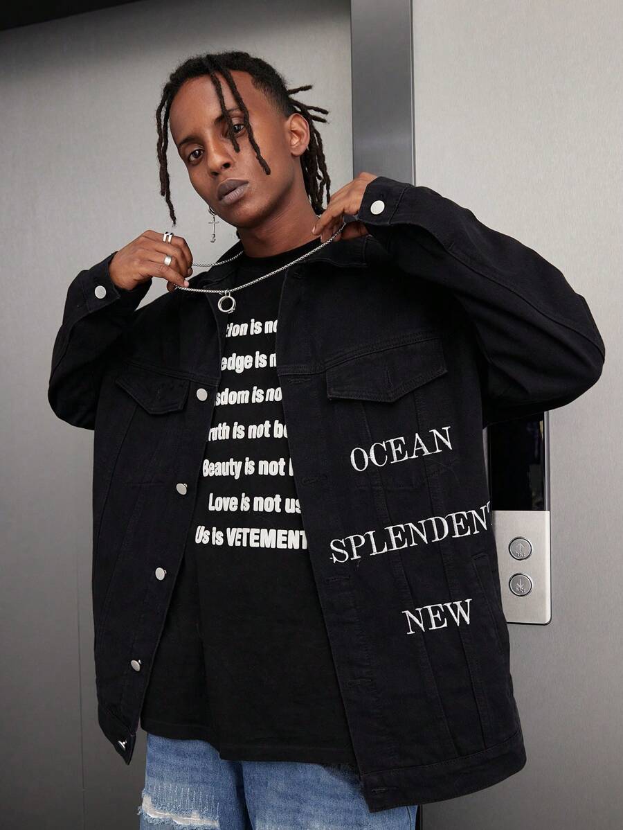 Manfinity Roghcode Men's Oversized Denim Jacket With Flap Pockets And Printed Text - Black - View 1