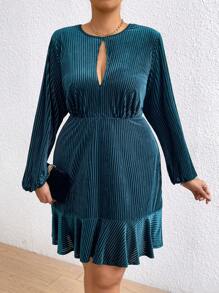 SHEIN Unity Plus Size Women's Lantern Sleeve Dress With Keyhole Neckline - Dark Green - View 5