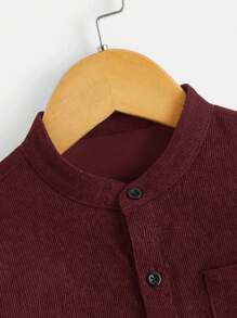 SHEIN Chàng trai trẻ Chi tiết Patched thư Túi mặt trước Áo sơ mi - Màu Đỏ Sâu - Xem 4