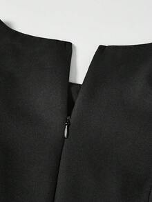 SHEIN MOD 交叉背帶和褶皺細節連身裙 - 黑色 - 查看 4