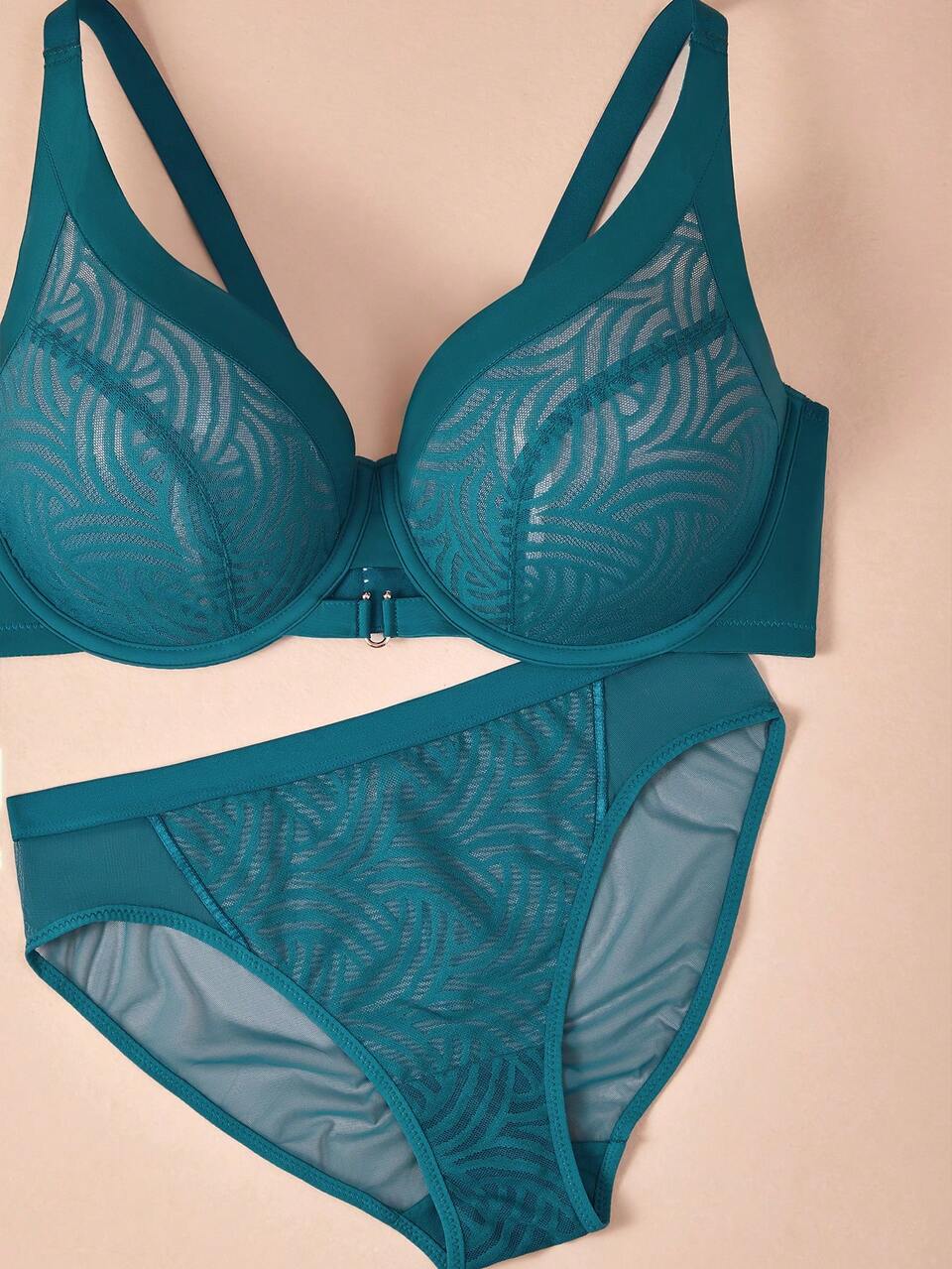 Plus Sexy Lingerie Plunge High Apex Lace Bra