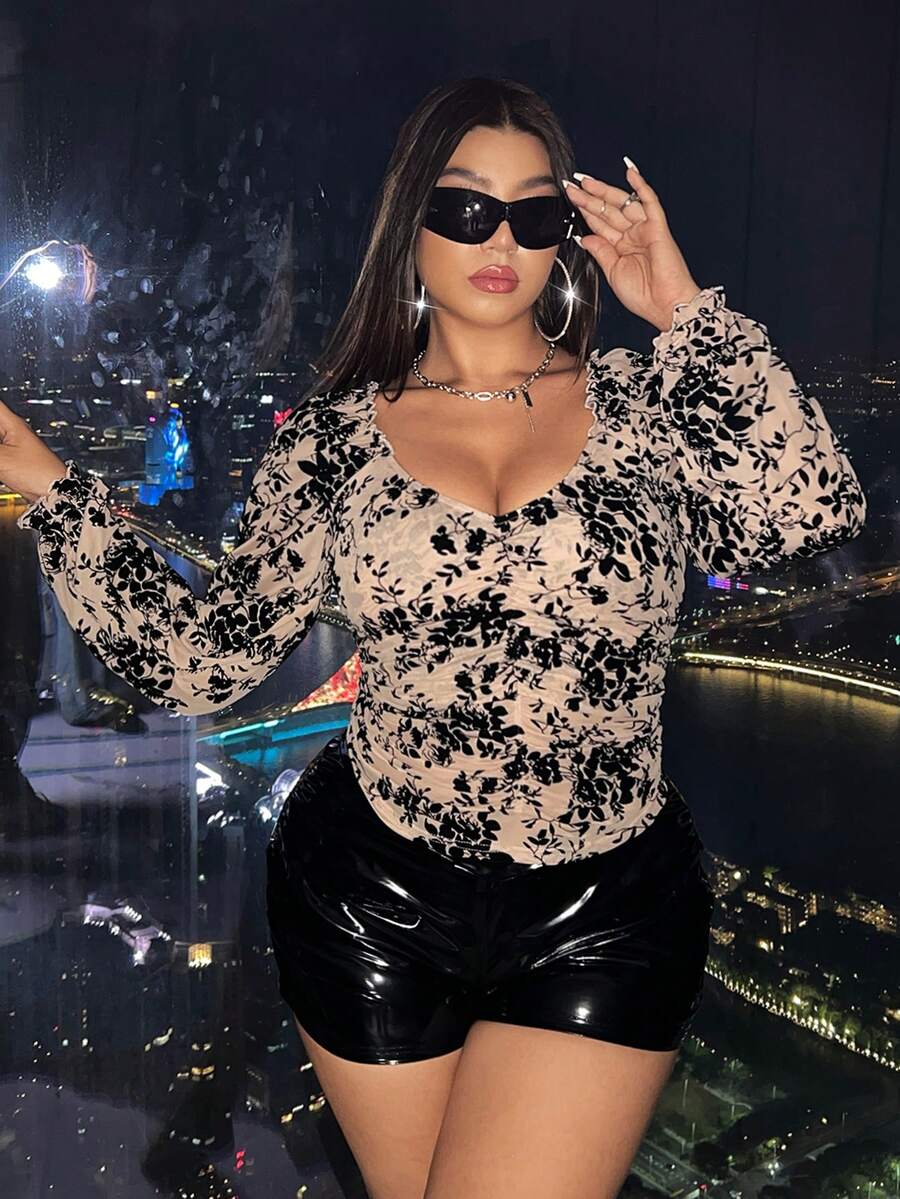SHEIN ICON Plus Size Floral Pattern Sweetheart Neckline Long Sleeve Shirt