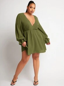 SHEIN SXY 大尺碼女款純色v領高腰連身裙 - 軍綠色 - 查看 3