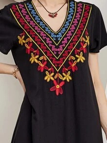 Embroidered V-neck Resort Dress - Black - View 3