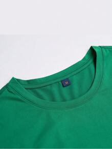 Manfinity Homme 男士圣诞图案印花修身休闲短袖 T 恤，适合外出，适合丈夫 - 墨綠色 - 查看 4