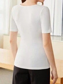 BizChic 女士方领纯色修身短袖T恤，基础款上衣，适合外出、办公、商务休闲场合 - 白色 - 查看 9