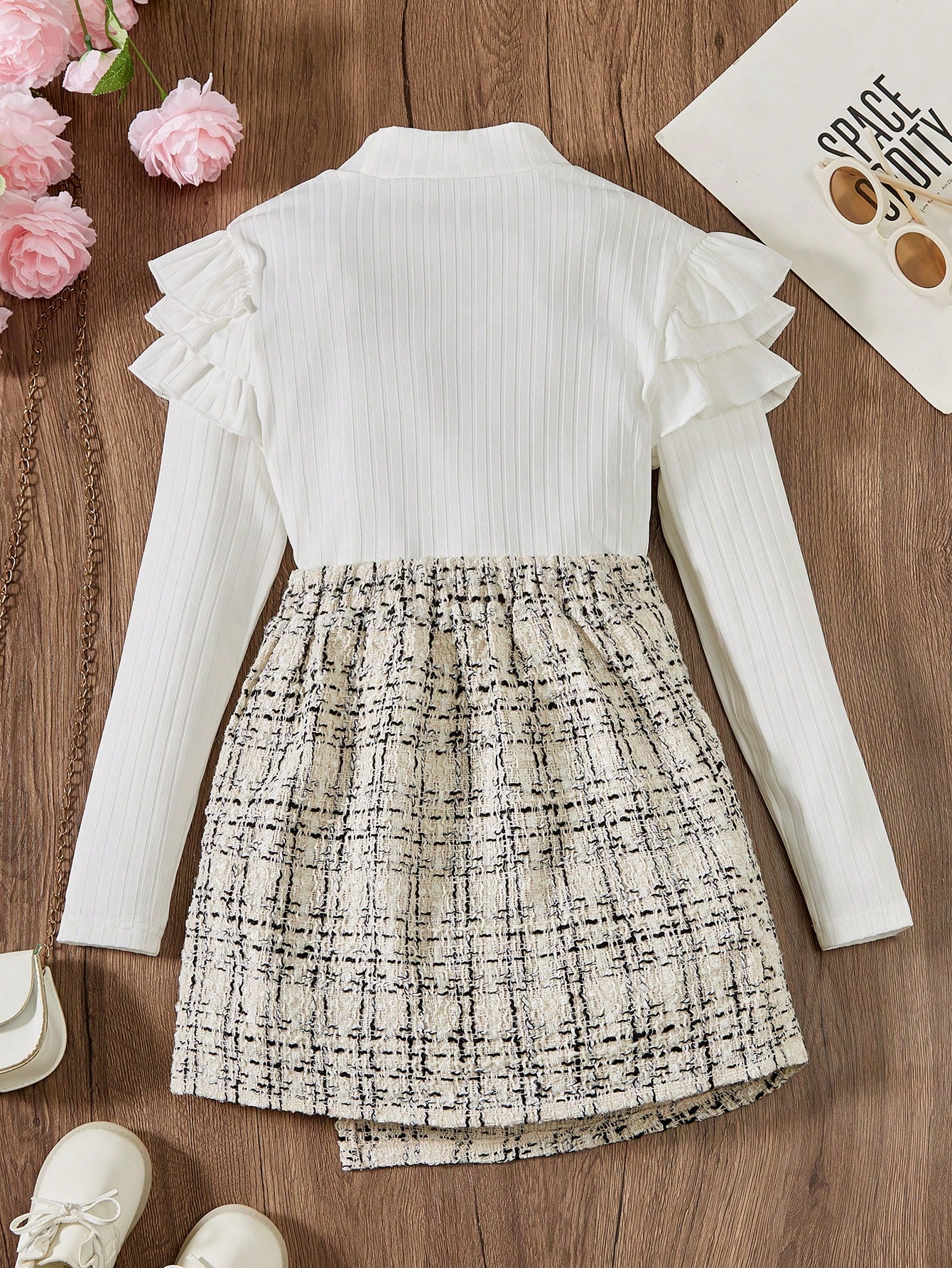 SHEIN طقم تي شيرت كشكشة ياقة مندرين وتنورة مربعات...