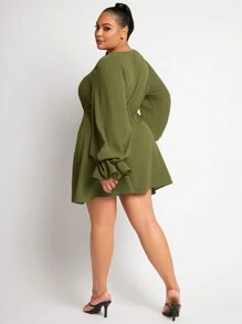 SHEIN SXY 大尺碼女款純色v領高腰連身裙 - 軍綠色 - 查看 2
