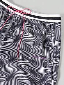 正面带图案的印花网眼短裤 - 黑色 - 查看 5