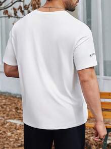 Manfinity Homme 男裝加大尺碼十字印花短袖t恤 - 白色 - 查看 2