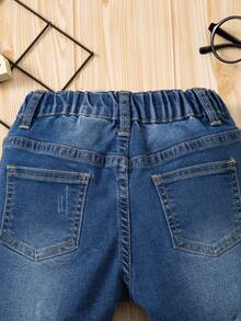 Pantalones cortos de mezclilla azul lavado de medio tamaño con rasgaduras, elasticidad y dobladillo enrollado para niño joven - Azul lavado medio - Ver 6