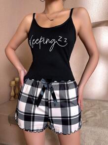 Conjunto de pijama con top de tirantes con borde de lechuga con estampado de letra y pantalones cortos a cuadros con lazo - Multicolor - Ver 5