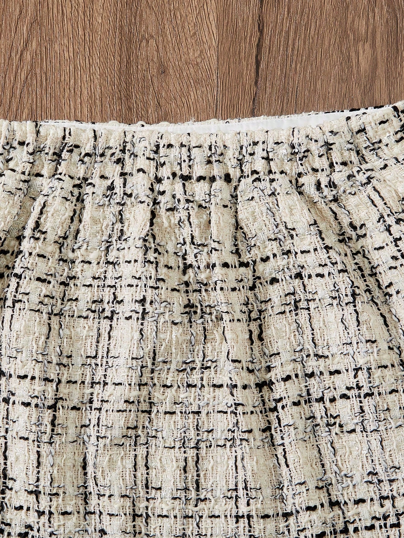 SHEIN طقم تي شيرت كشكشة ياقة مندرين وتنورة مربعات...