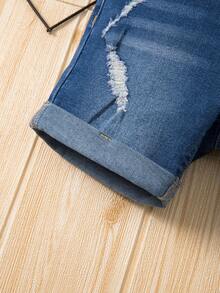 Pantalones cortos de mezclilla azul lavado de medio tamaño con rasgaduras, elasticidad y dobladillo enrollado para niño joven - Azul lavado medio - Ver 3