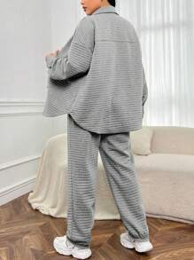 SHEIN CURVE+ 女式加大號字母拼接鈕扣式落肩夾克和慢跑褲套裝 - 灰色 - 查看 2