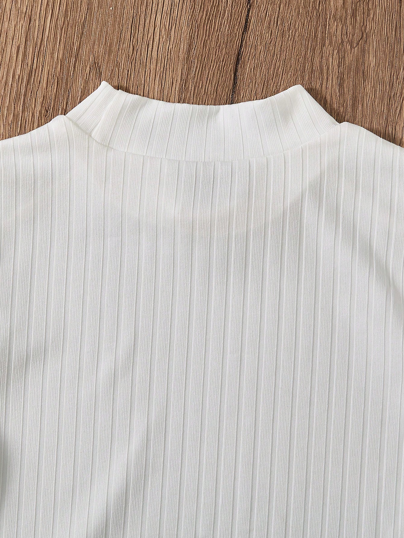 SHEIN طقم تي شيرت كشكشة ياقة مندرين وتنورة مربعات...