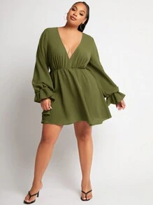 SHEIN SXY 大尺碼女款純色v領高腰連身裙 - 軍綠色 - 查看 5