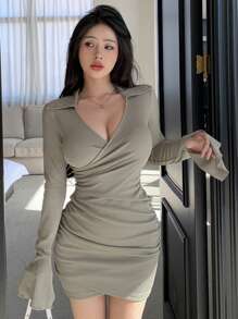 DAZY 分裂的鈴形袖包覆式褶皺連衣裙 - 綠色 - 查看 6