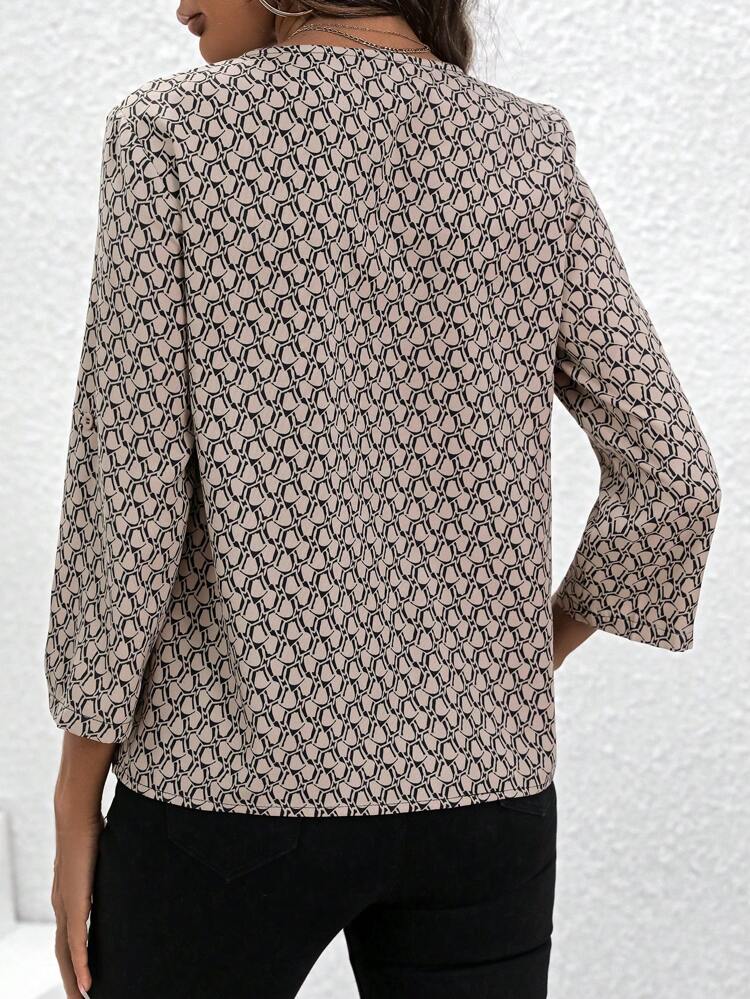 Women's Geometric Pattern Printed Rolled Sleeve Shirt