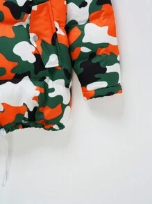 SHEIN EZwear معطف مبطن بغطاء للنساء بطباعة كاموفلاج