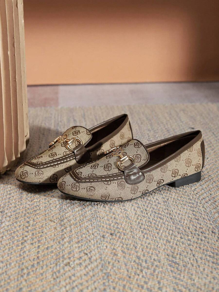 秋冬女士平底圆头刺绣时尚扣环乐福鞋