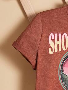 SHEIN LUNE Lá thư & Giày ống In Áo thun - Rỉ Nâu - Xem 4