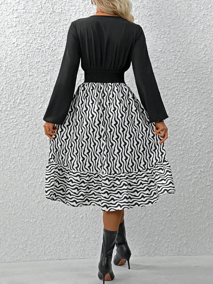 Lantern Sleeve Wave Printed Wrap Dress