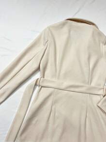 SHEIN LUNE Áo khoác ngoài màu trơn có khóa cài hai hàng khuy và thắt lưng - Màu be - Xem 2