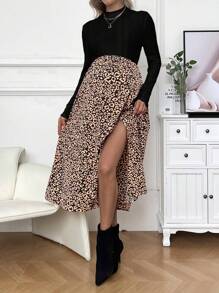 SHEIN Ensemble T-shirt De Maternité À Manches Longues Et Jupe À Imprimé Léopard À Taille Réglable