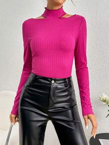 SHEIN Essnce 情人節肩部鏤空和鑰匙孔設計小高領女式 T 卹 - 玫紅色 - 查看 5