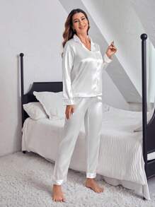 撞色缎面衬衫和裤子睡衣套装，白色，撞色滚边，秋冬服装