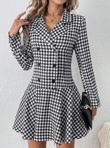 SHEIN Frenchy 經典鵝掌紋圖案落肩領連身裙,雙排扣件 - 黑與白 - 查看 4
