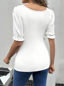 SHEIN Camiseta de maternidad con mangas abullonadas, parche bordado de encaje y diseño de detalles huecos - Blanco - Ver 2