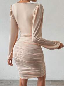 SHEIN SXY 純色深v領荷葉邊連身裙 - 杏色 - 查看 2