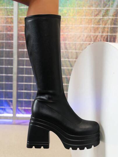 新款上市，女士时尚黑色高跟厚底套脚乐福鞋弹力PU高筒靴，搭配短裤完美，搭配连衣裙也十分理想，及膝黑色冬季靴，派对必备。