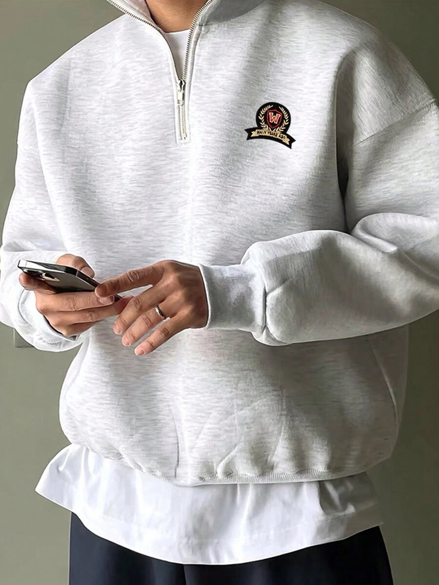 Manfinity 男士寬鬆的半拉鍊立領掉肩運動衫,帶有字母刺繡 - 灰色 - 查看 1