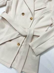 SHEIN LUNE Áo khoác ngoài màu trơn có khóa cài hai hàng khuy và thắt lưng - Màu be - Xem 5