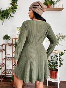 SHEIN CURVE+ 大尺寸v領長袖連衣裙 - 軍綠色 - 查看 2