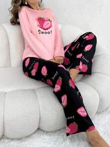 Conjunto de pijama de top de manga larga y pantalones con estampado de fresa y texto, ropa de otoño e invierno - Multicolor - Ver 1