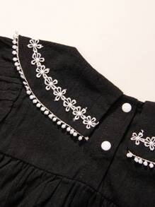 女婴连体衣，带彼得潘领和花朵刺绣，底部采用超可爱按扣闭合 - 黑色 - 查看 3